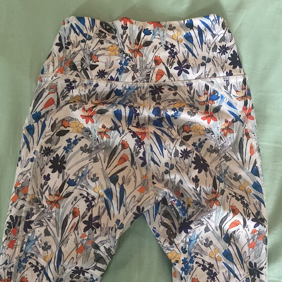 Fabletics Flower Leggings - Picture 3 of 5